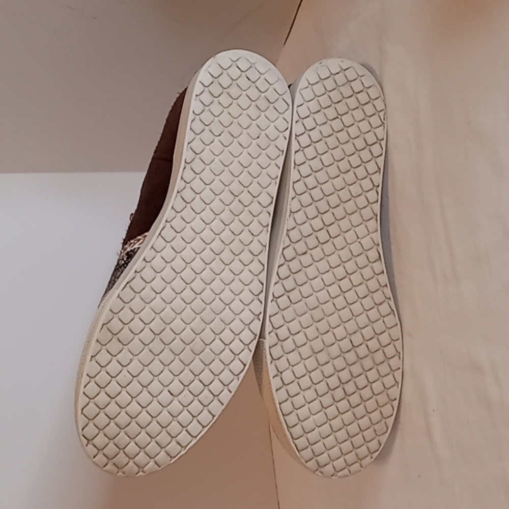 Roper Wedged Sneaker w/ Southwestern design & Brown Faux Leather Like New - Picture 7 of 9